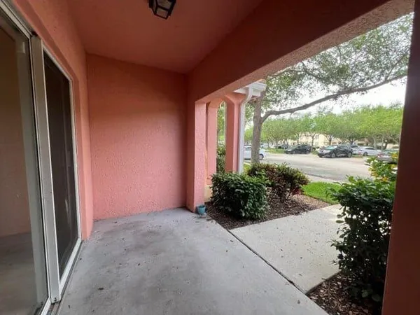 $195,000 | 132 Southwest Peacock Boulevard, Unit 17104, Port St. Lucie, FL 34986