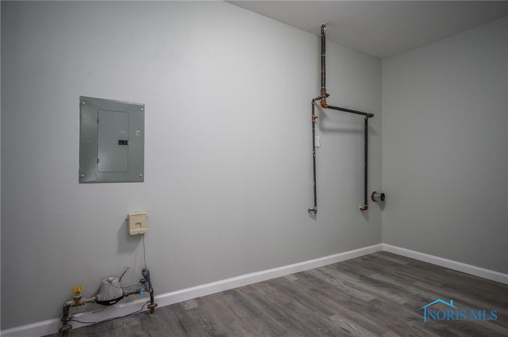 4727 Elmhurst Road Toledo, OH 43613 - Photo 21 of 27 Laundry room