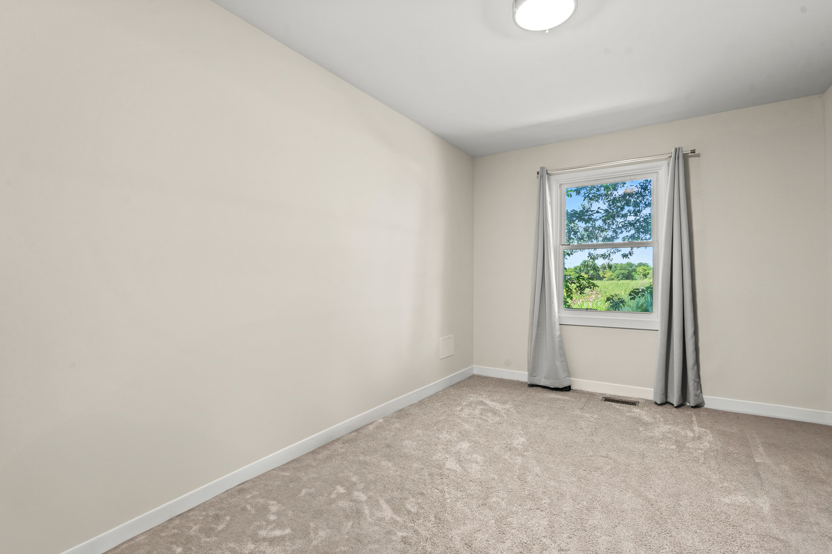 1598 Elder Drive Aurora, IL 60506 - Photo 17 of 22 an empty room with a window