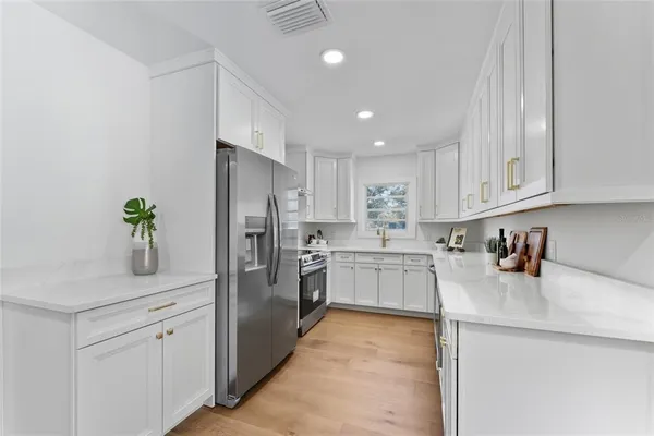 $3,950 | 3015 West North B Street, Tampa, FL 33609