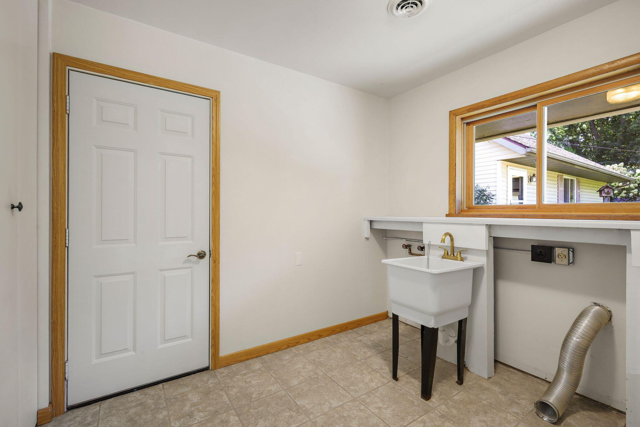 5805 Yorkshire Road Madison, WI 53711 - Photo 9 of 41 21_MW5A4179