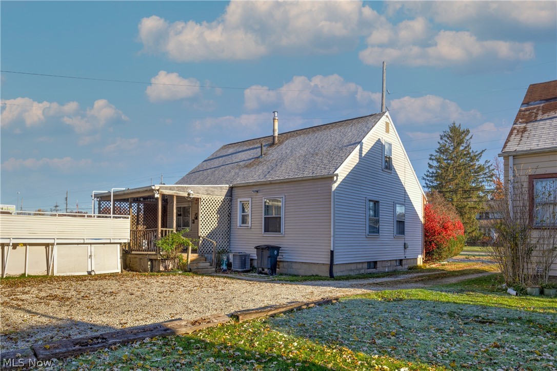 2135 Parkman Road Northwest Warren, OH 44485 - Photo 5 of 20