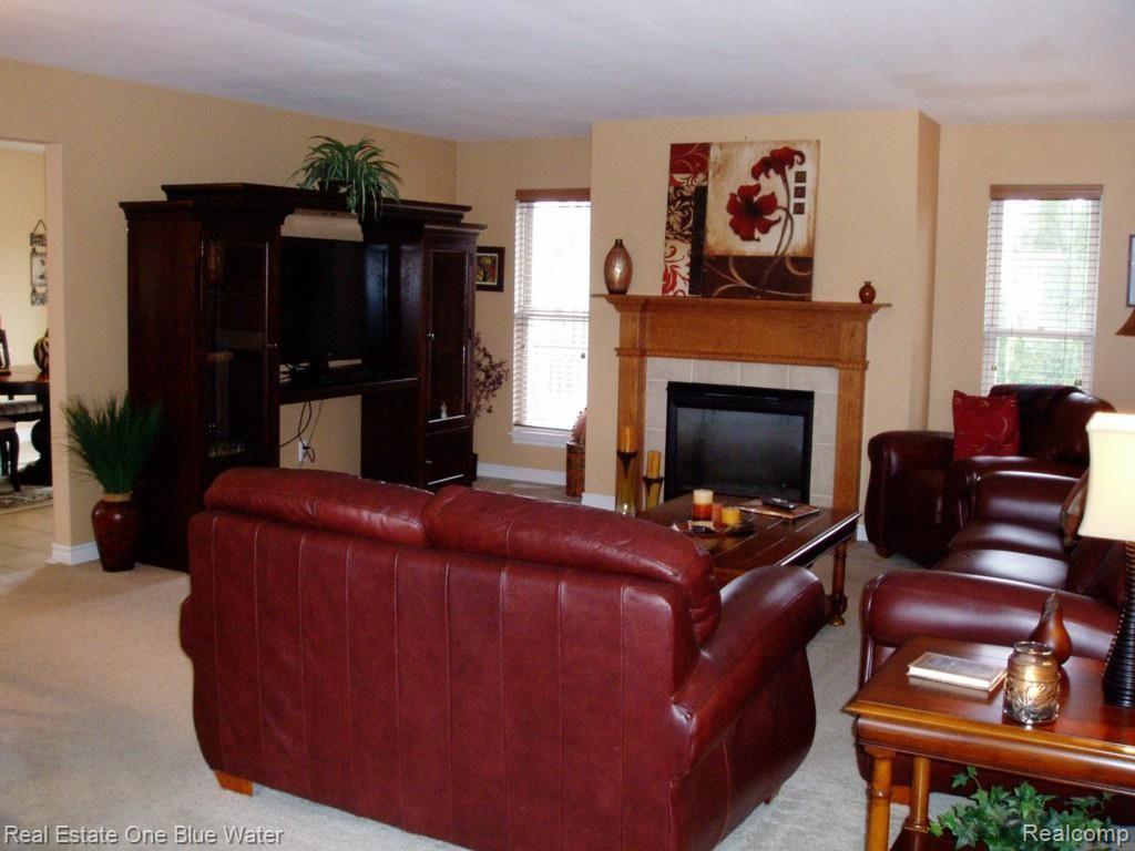 102 Rella Rae Avenue Marysville, MI 48040 - Photo 3 of 15 024.jpg
