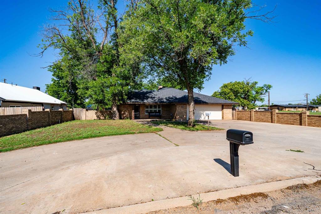 605 North Cleveland Avenue Rotan, TX 79546 - Photo 3 of 18