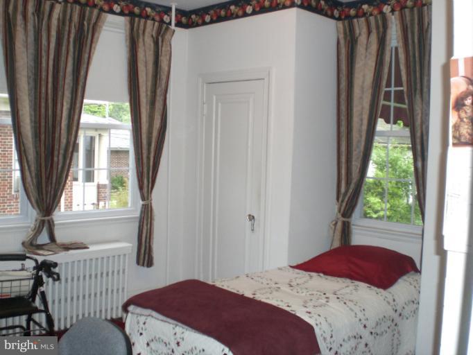 30 Overbrook Road Catonsville, MD 21228 - Photo 12 of 20 !st floor Bedroom - Could beOffice or Den