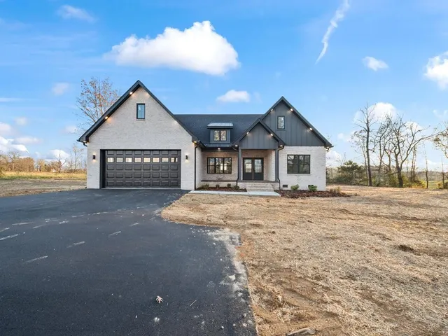 $419,900 | 6400 Thomas Twin Oaks Road, Baxter, TN 38544