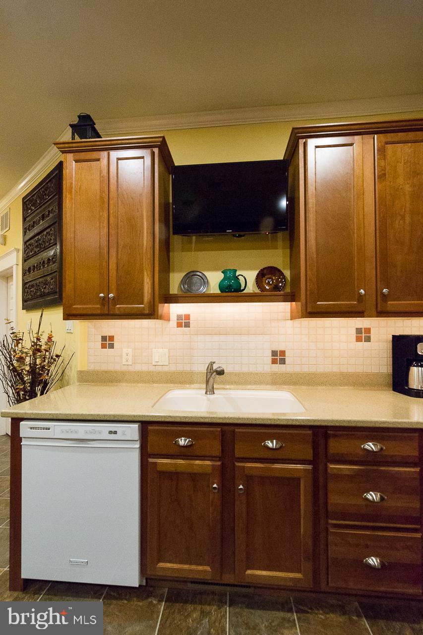 1043 Washington Street Reading, PA 19601 - Photo 11 of 40 a bathroom with a sink and a mirror