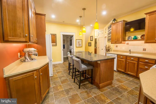 $1,995 | 1043 Washington Street, Reading, PA 19601