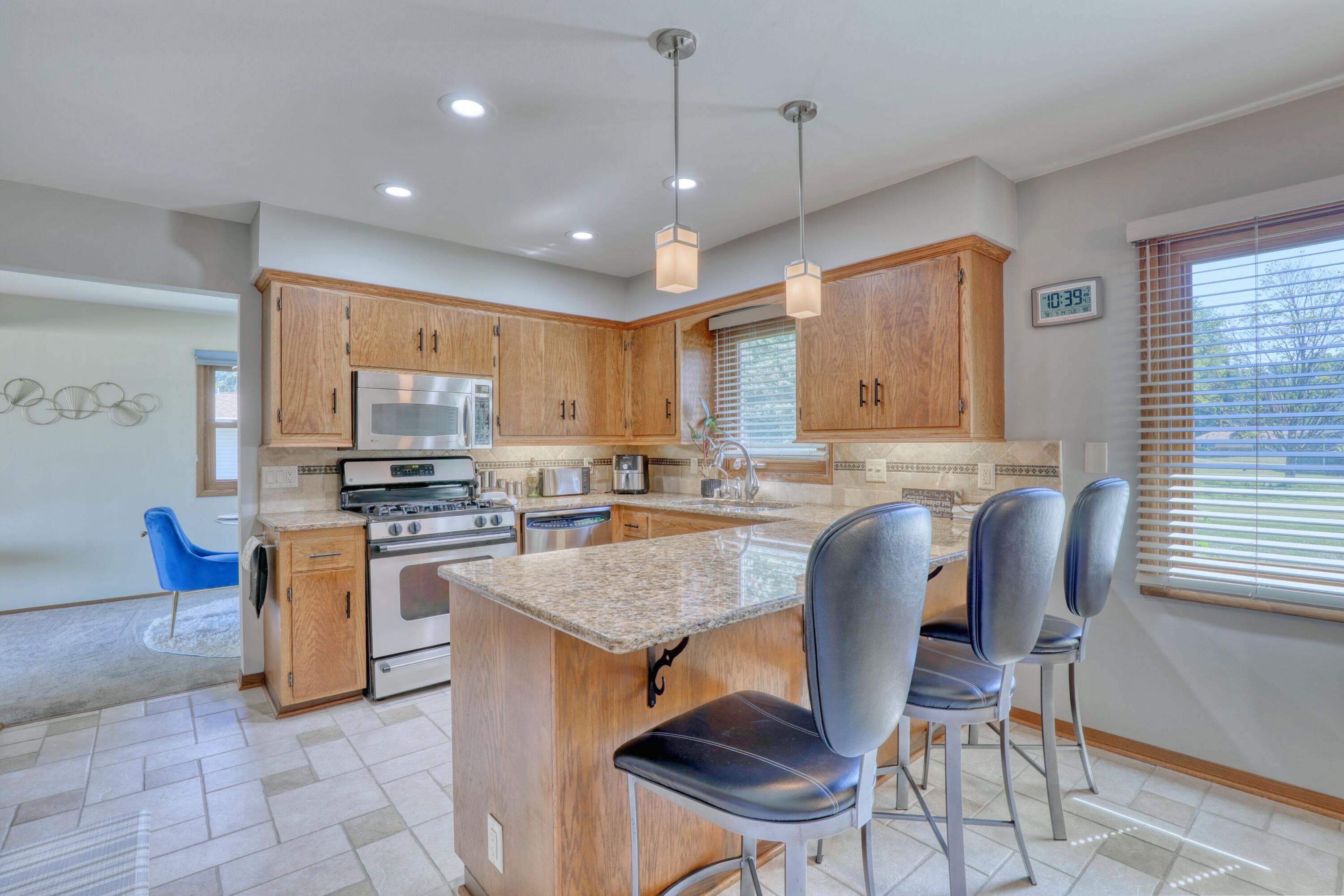 3700 North Calhoun Road Brookfield, WI 53005 - Photo 12 of 42 Nice Sized Breakfast Bar