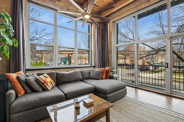 $595,000 | 2201 West Wabansia Avenue, Unit 5, Chicago, IL 60647