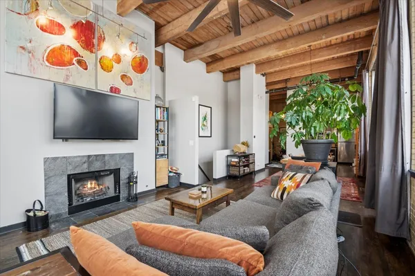 $595,000 | 2201 West Wabansia Avenue, Unit 5, Chicago, IL 60647
