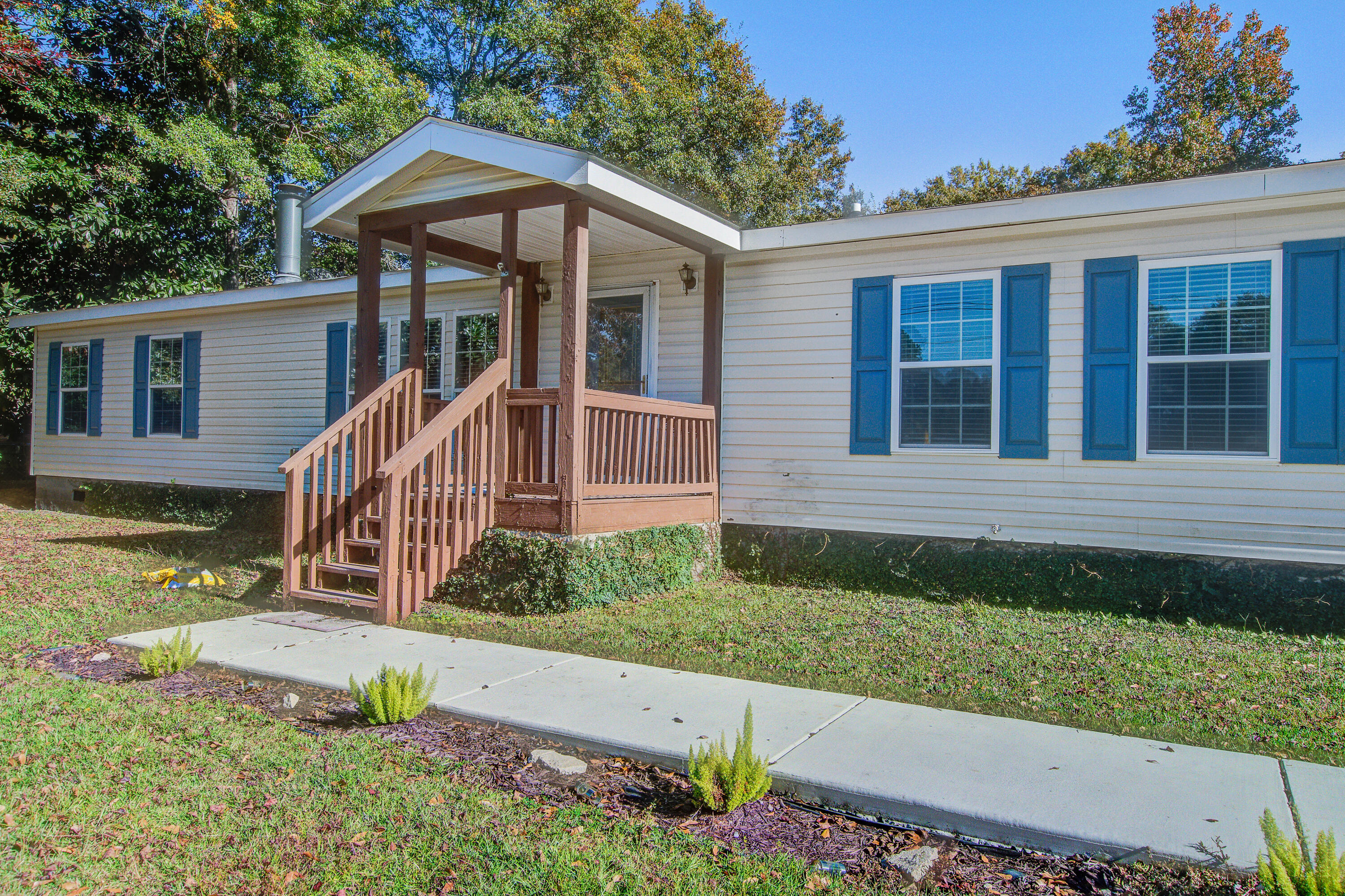 111 County Rd S-18-765 Summerville, SC 29483 - Photo 3 of 31 111 (4)