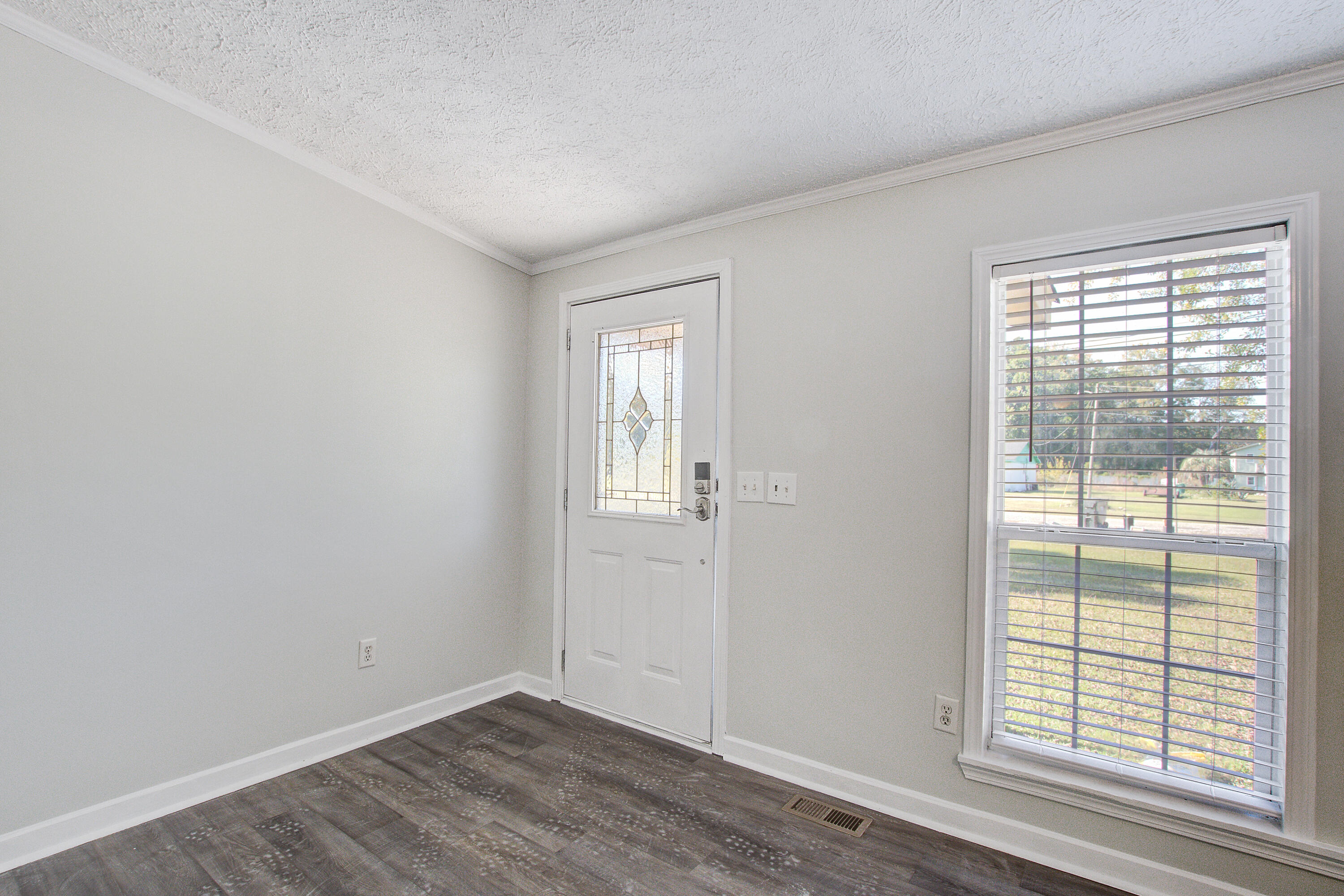 111 County Rd S-18-765 Summerville, SC 29483 - Photo 4 of 31 111 (5)