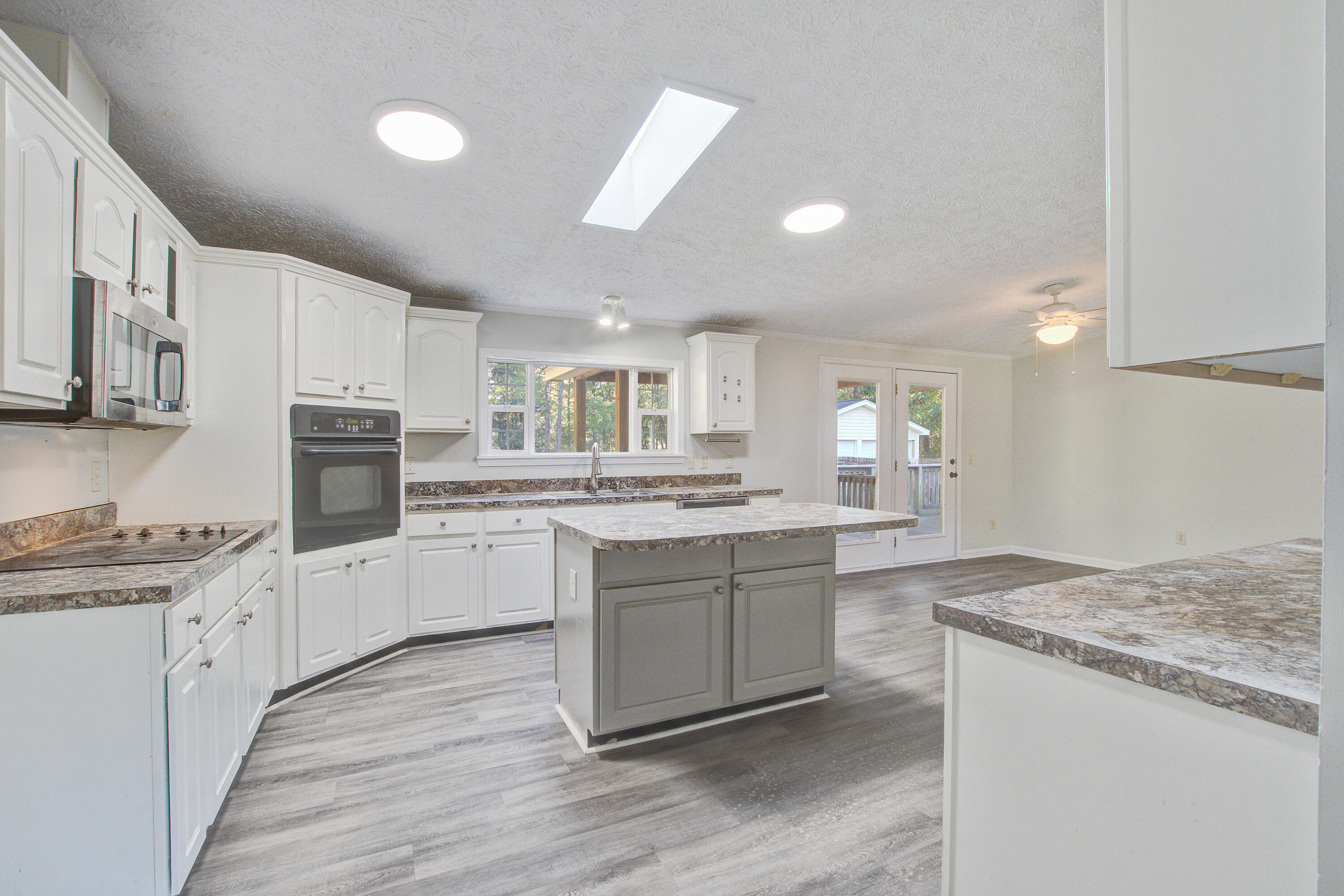 111 County Rd S-18-765 Summerville, SC 29483 - Photo 9 of 31 111 (10)