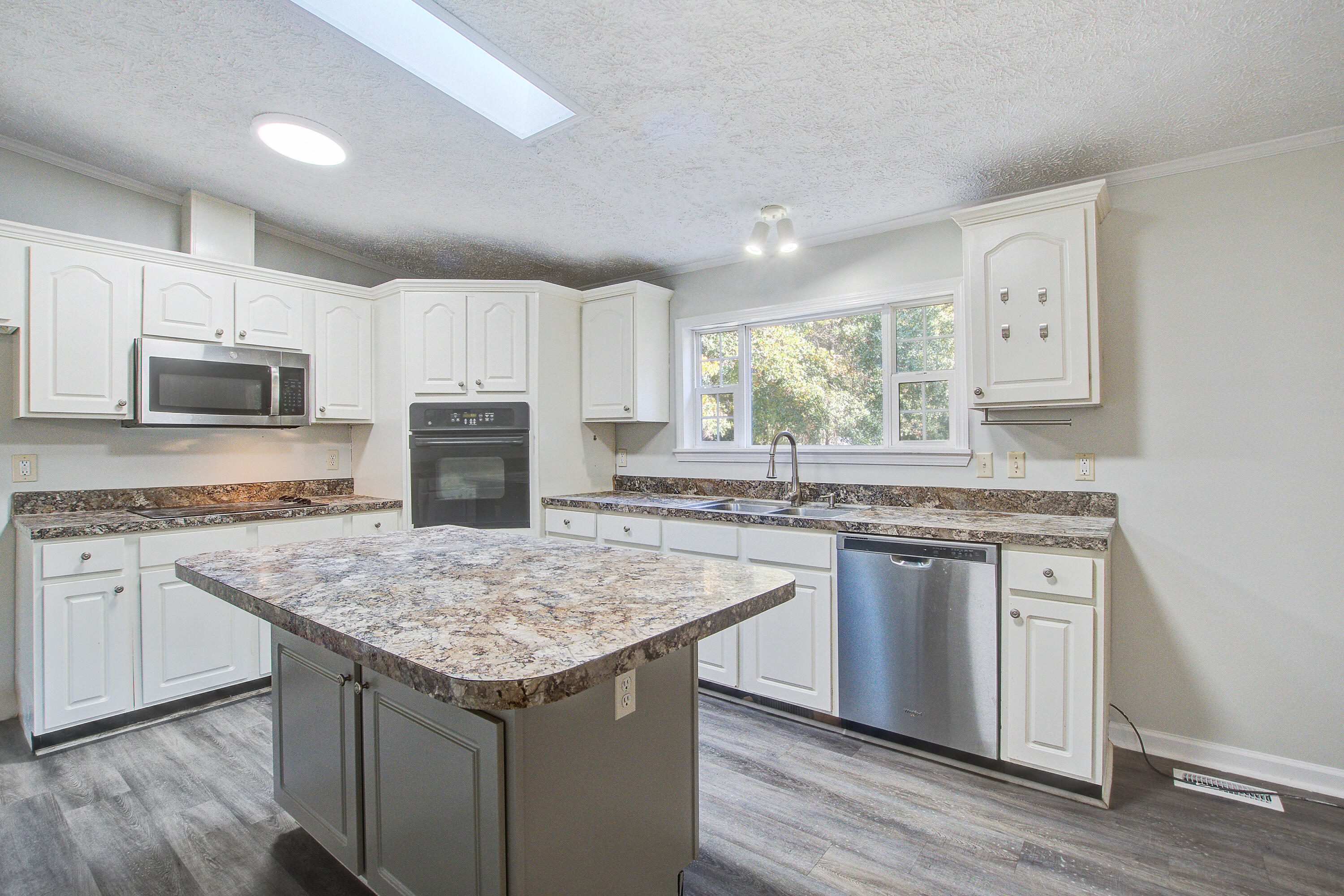 111 County Rd S-18-765 Summerville, SC 29483 - Photo 10 of 31 111 (11)