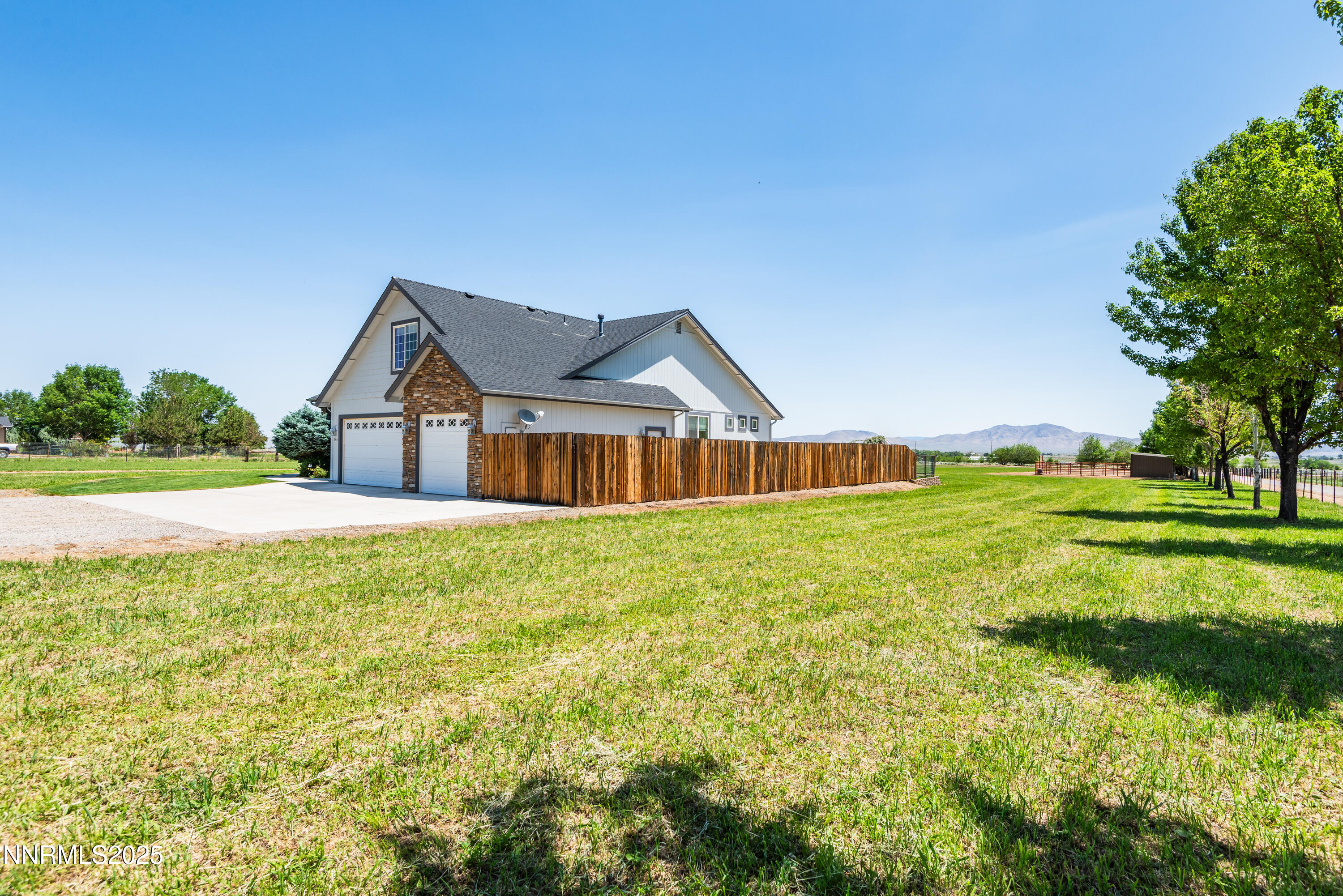 544 Upper Colony Road Wellington, NV 89444 - Photo 2 of 47 a front view of a house with yard and green space