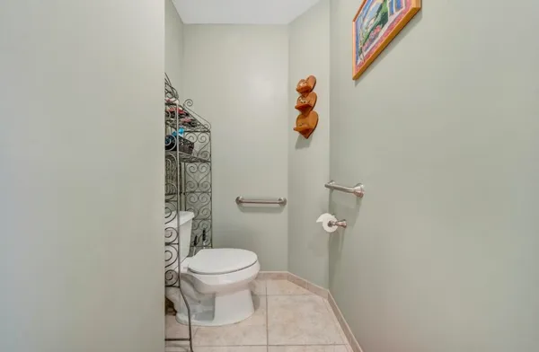 $895,000 | 100 Bridgewater Pointe Place, Unit 403, Moneta, VA 24121