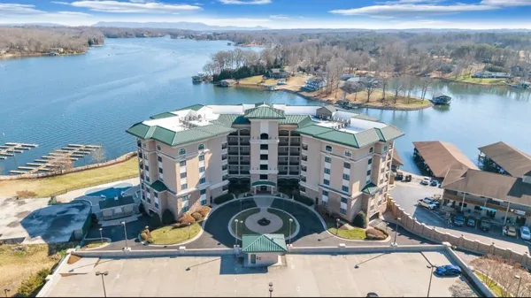 $895,000 | 100 Bridgewater Pointe Place, Unit 403, Moneta, VA 24121