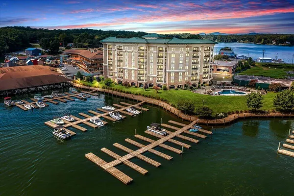 $895,000 | 100 Bridgewater Pointe Place, Unit 403, Moneta, VA 24121