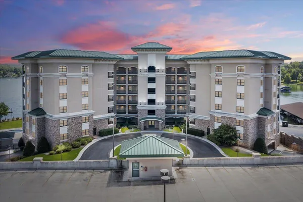 $895,000 | 100 Bridgewater Pointe Place, Unit 403, Moneta, VA 24121