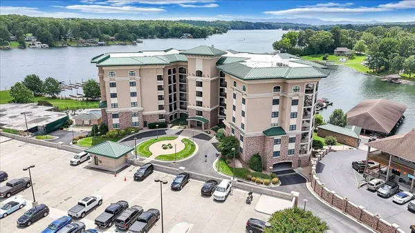 $895,000 | 100 Bridgewater Pointe Place, Unit 403, Moneta, VA 24121