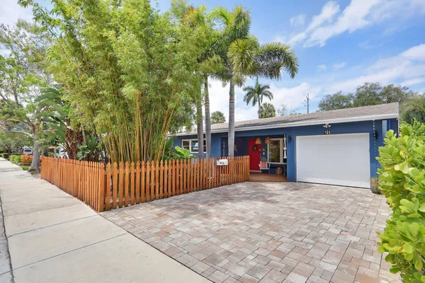 $4,500 | 721 North Lakeside Drive, Lake Worth Beach, FL 33460