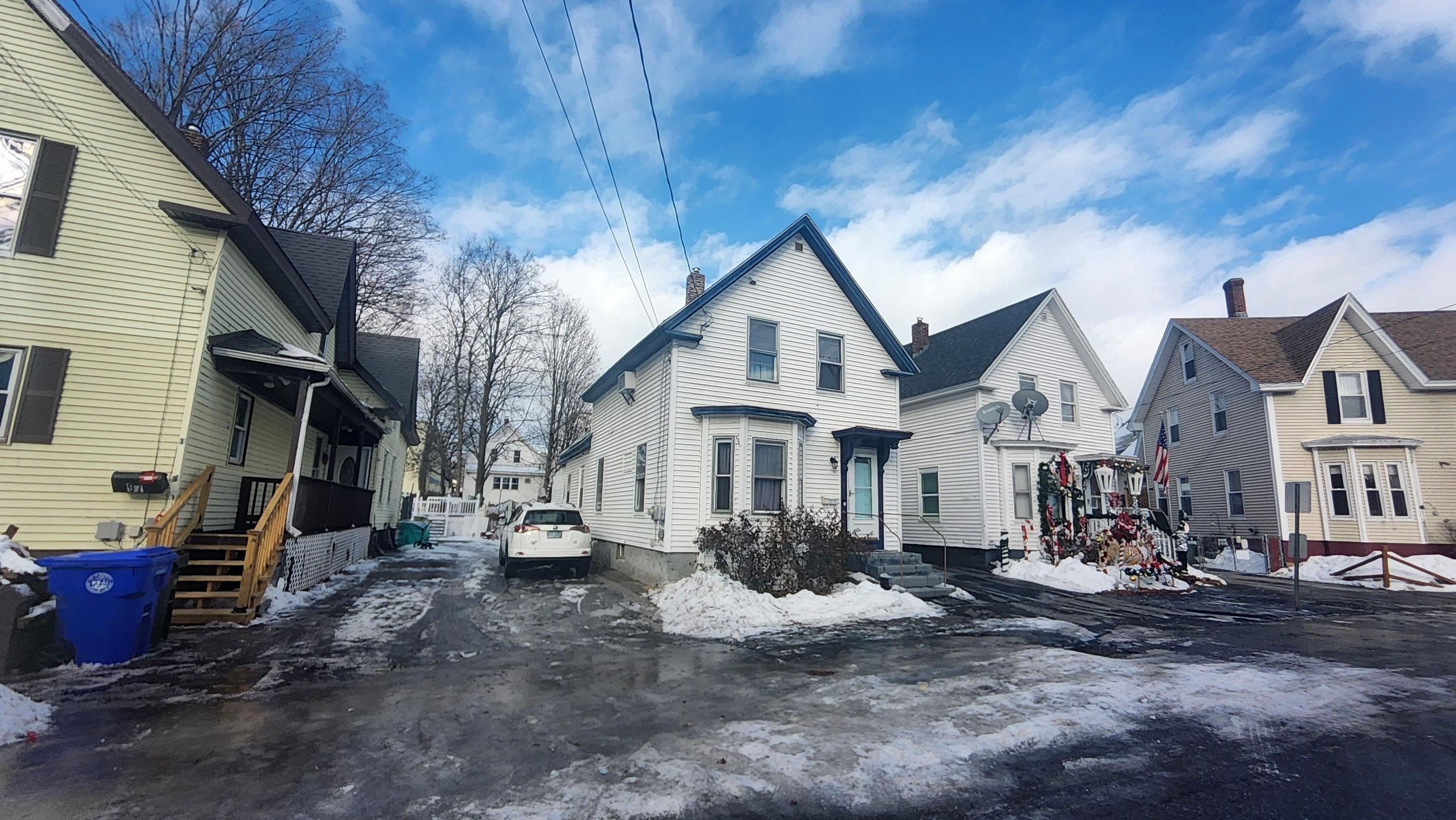 87 Parker Street Manchester, NH 03102 - Photo 1 of 17