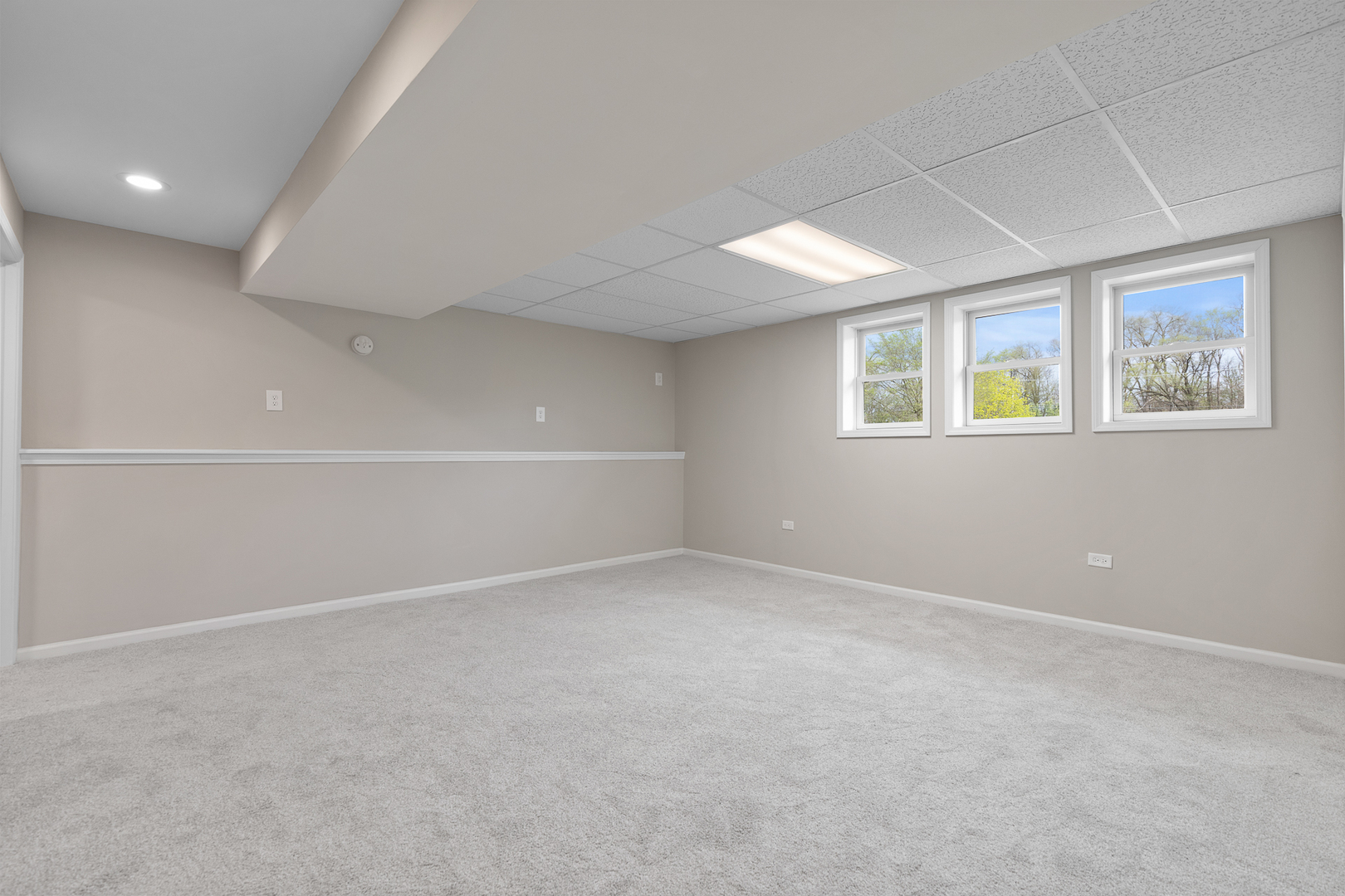 301 Stonegate Road New Lenox, IL 60451 - Photo 9 of 26 an empty room with windows