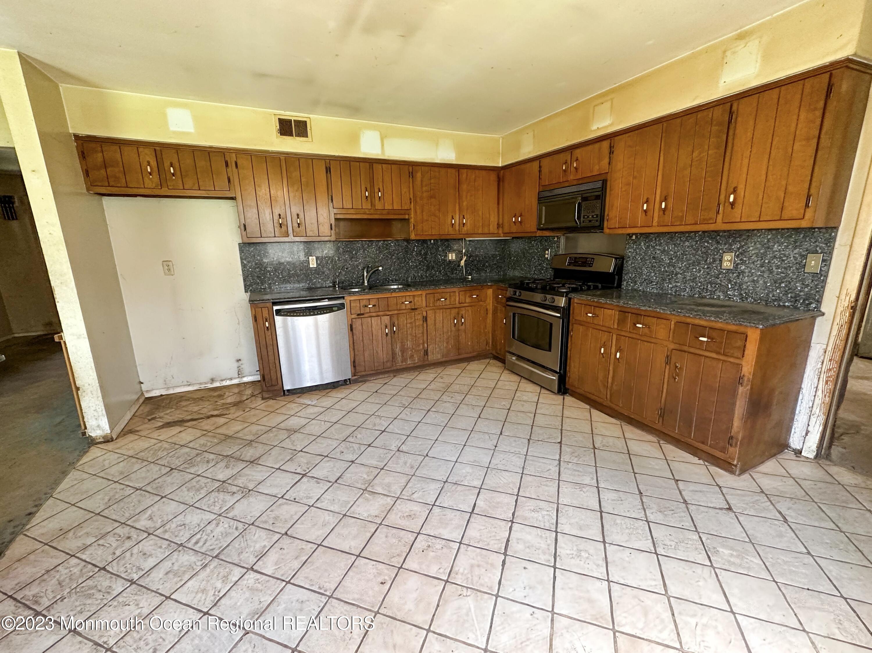835 Bowman Road Jackson, NJ 08527 - Photo 4 of 10 a large kitchen with stainless steel appliances granite countertop a sink stove and cabinets