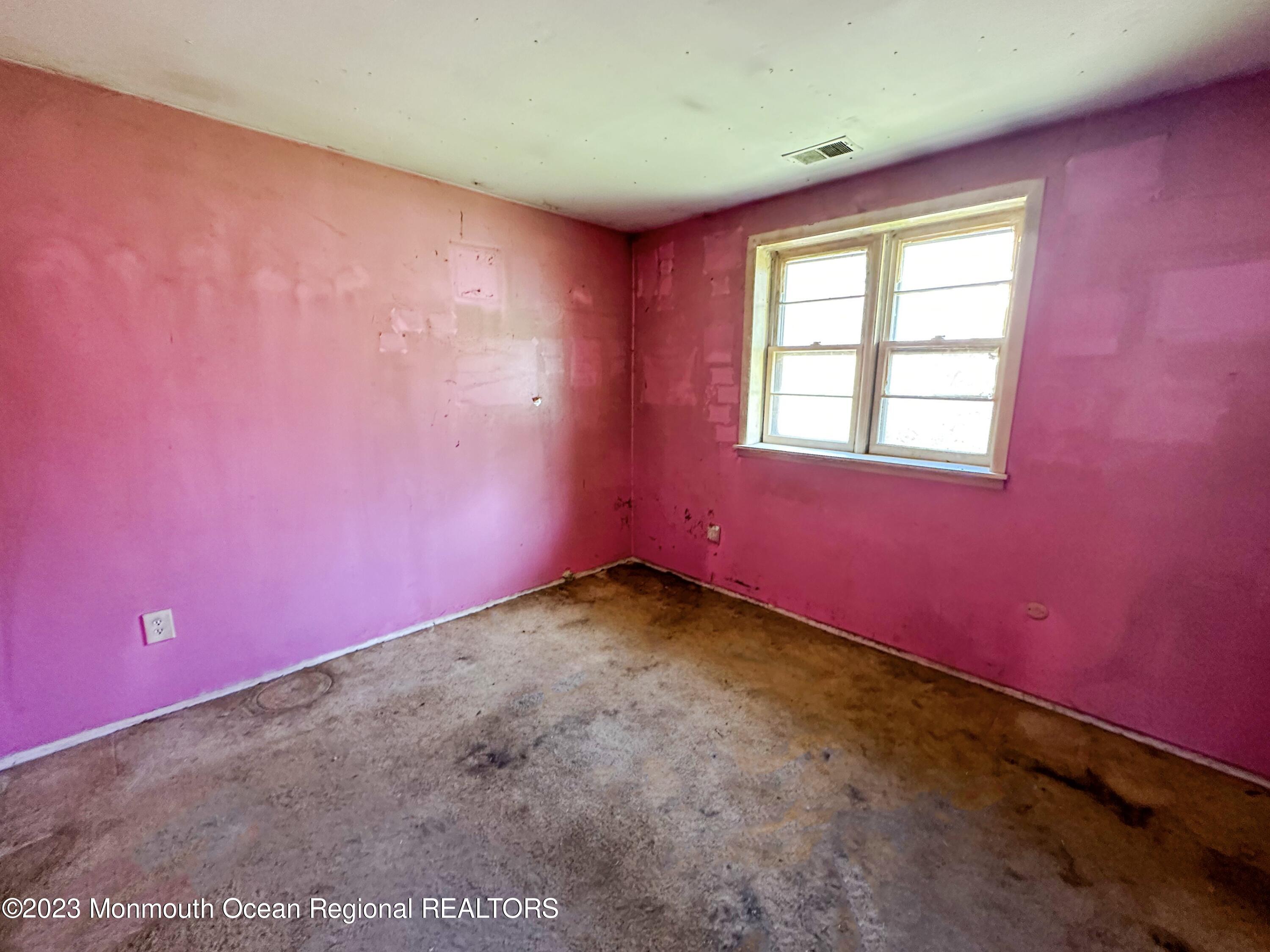 835 Bowman Road Jackson, NJ 08527 - Photo 6 of 10 an empty room with windows