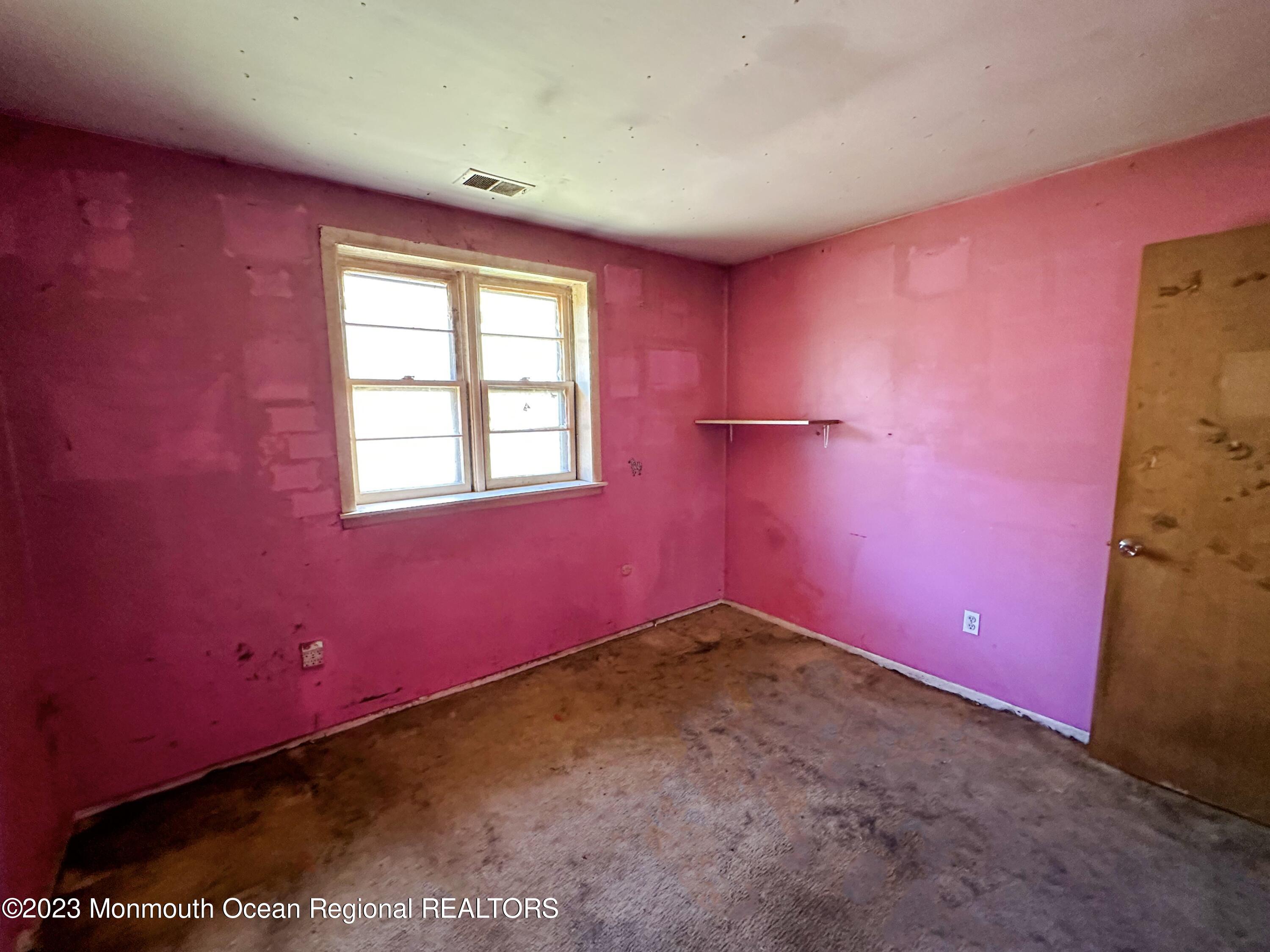 835 Bowman Road Jackson, NJ 08527 - Photo 7 of 10 an empty room with a window