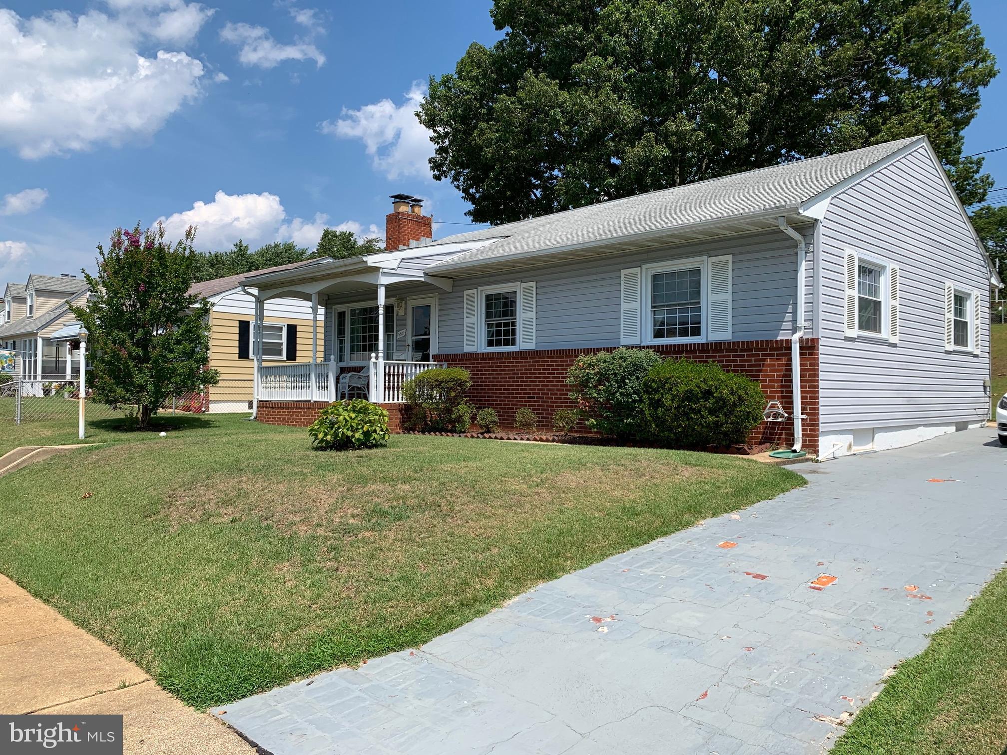 5507 Park Road Baltimore, MD 21225 - Photo 2 of 15 Driveway