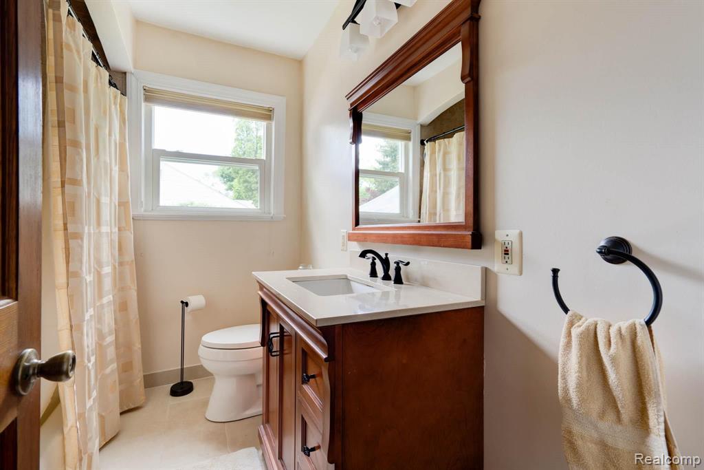 16849 Rougeway Street Livonia, MI 48154 - Photo 20 of 28