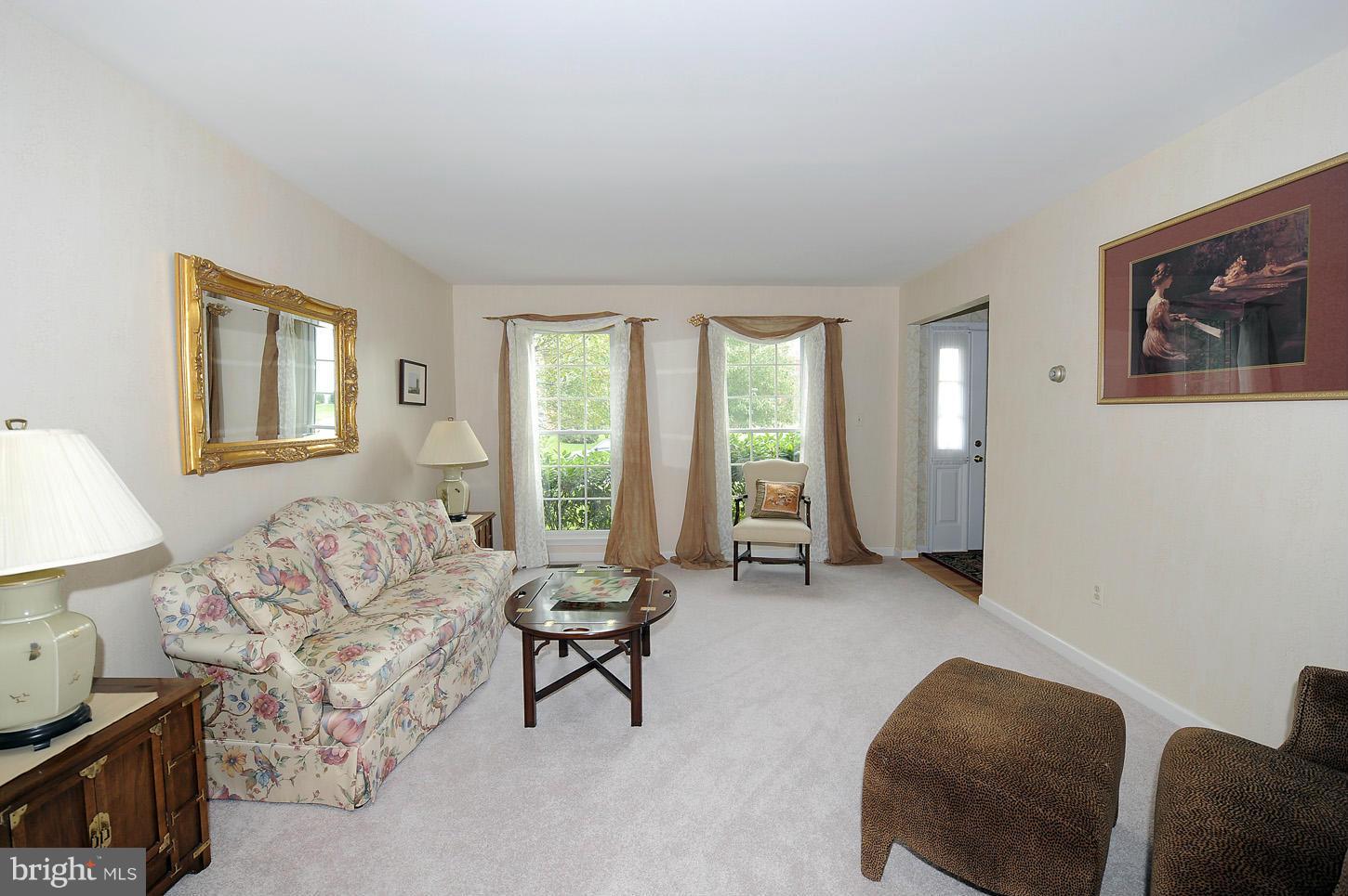 2853 Thornbrook Road Ellicott City, MD 21042 - Photo 3 of 26 Living Room