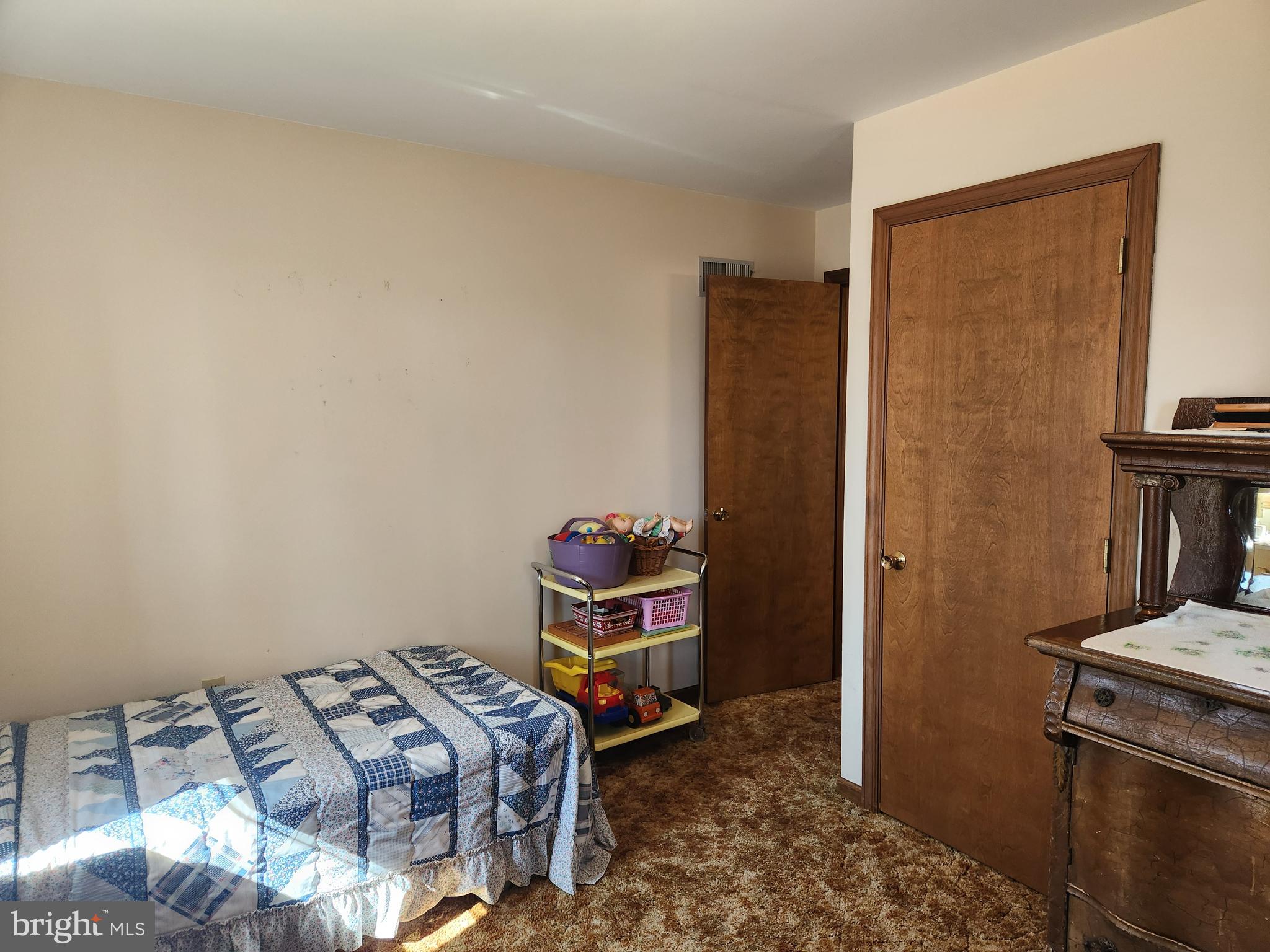 236 Pittsburg Valley Road Conestoga, PA 17516 - Photo 27 of 75 a bed room with a bed and a window