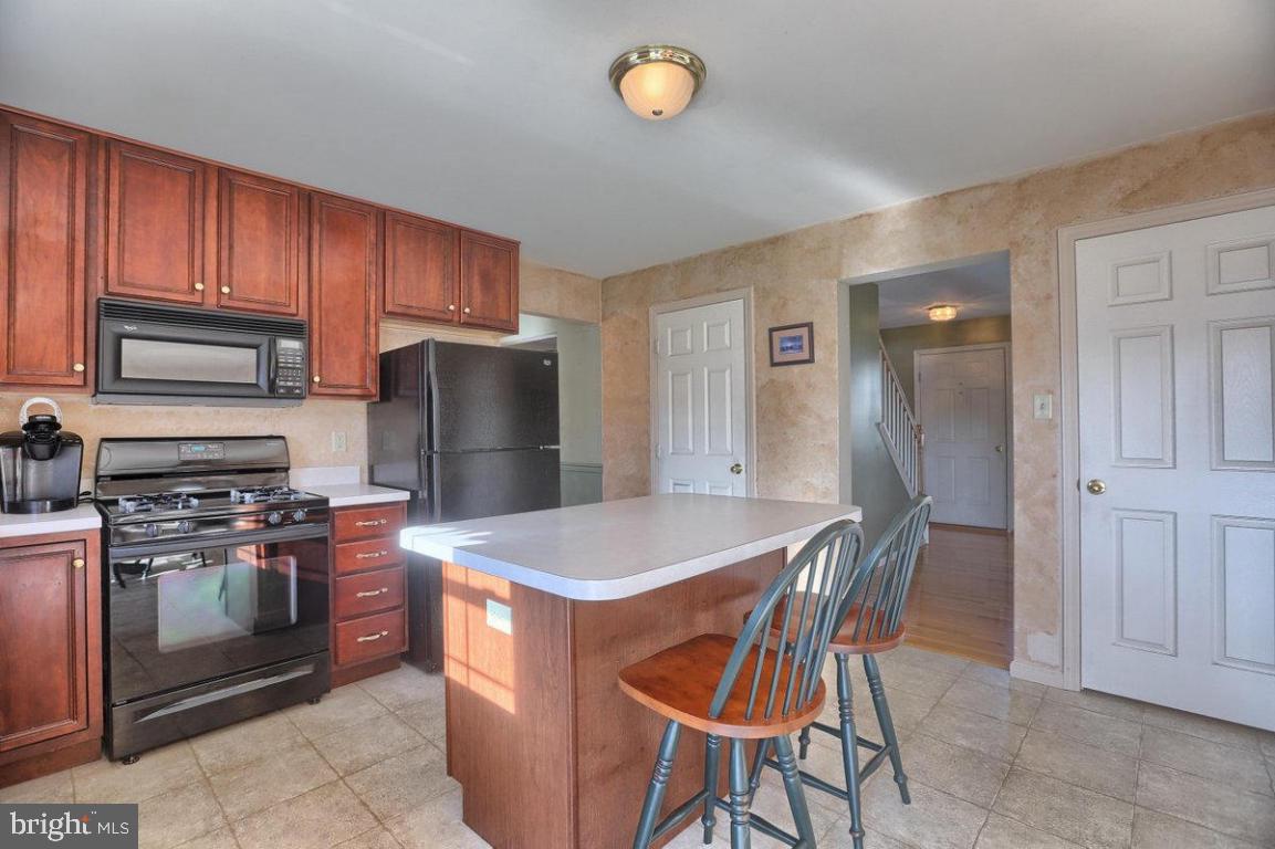 205 Andover Lane Lititz, PA 17543 - Photo 4 of 35