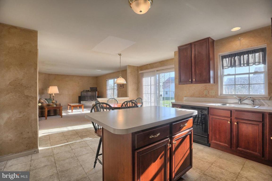 205 Andover Lane Lititz, PA 17543 - Photo 6 of 35