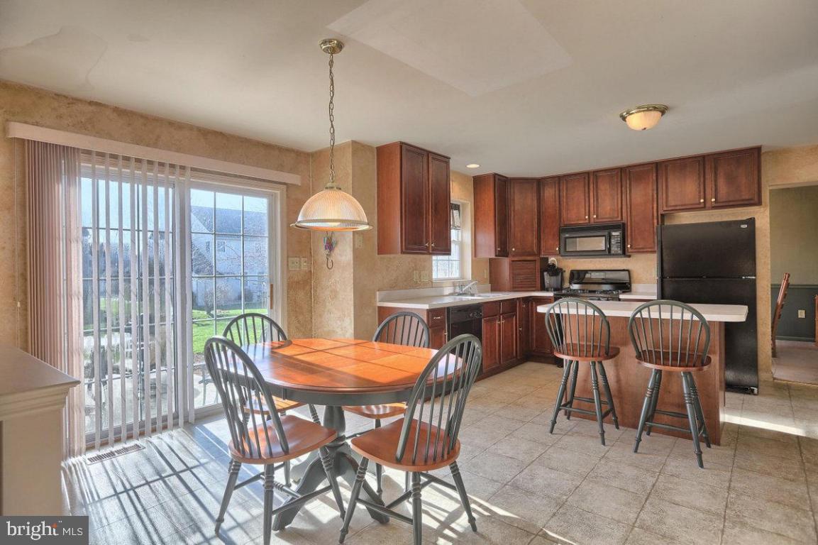 205 Andover Lane Lititz, PA 17543 - Photo 7 of 35