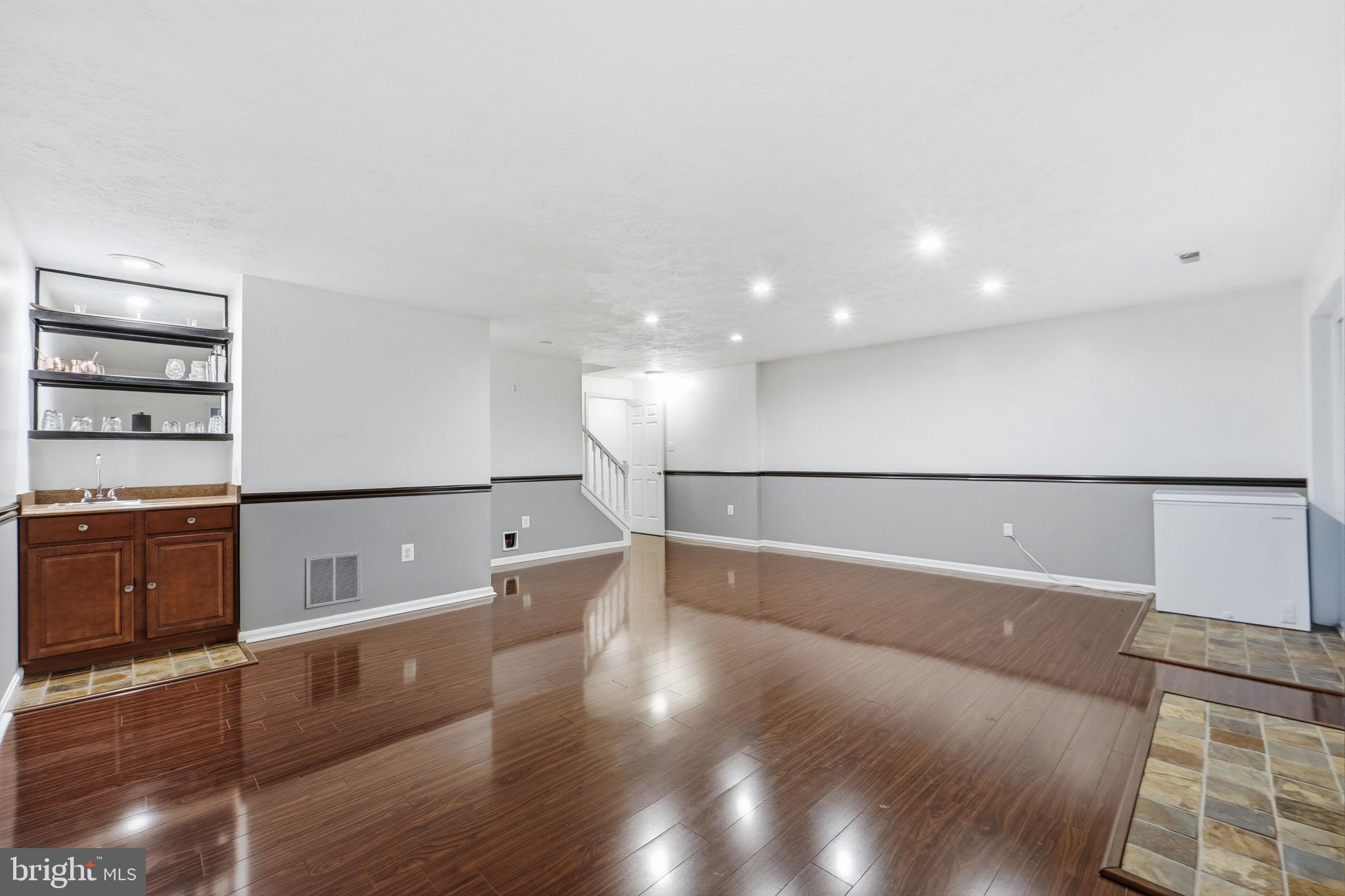 7660 Southern Oak Drive Springfield, VA 22153 - Photo 29 of 37 LOWER LEVEL REC ROOM W/WET BAR
