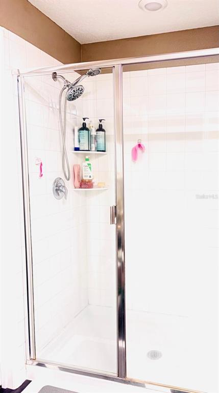 279 Bergamot Loop Davenport, FL 33837 - Photo 14 of 38 a bathroom with a shower and a shower curtain