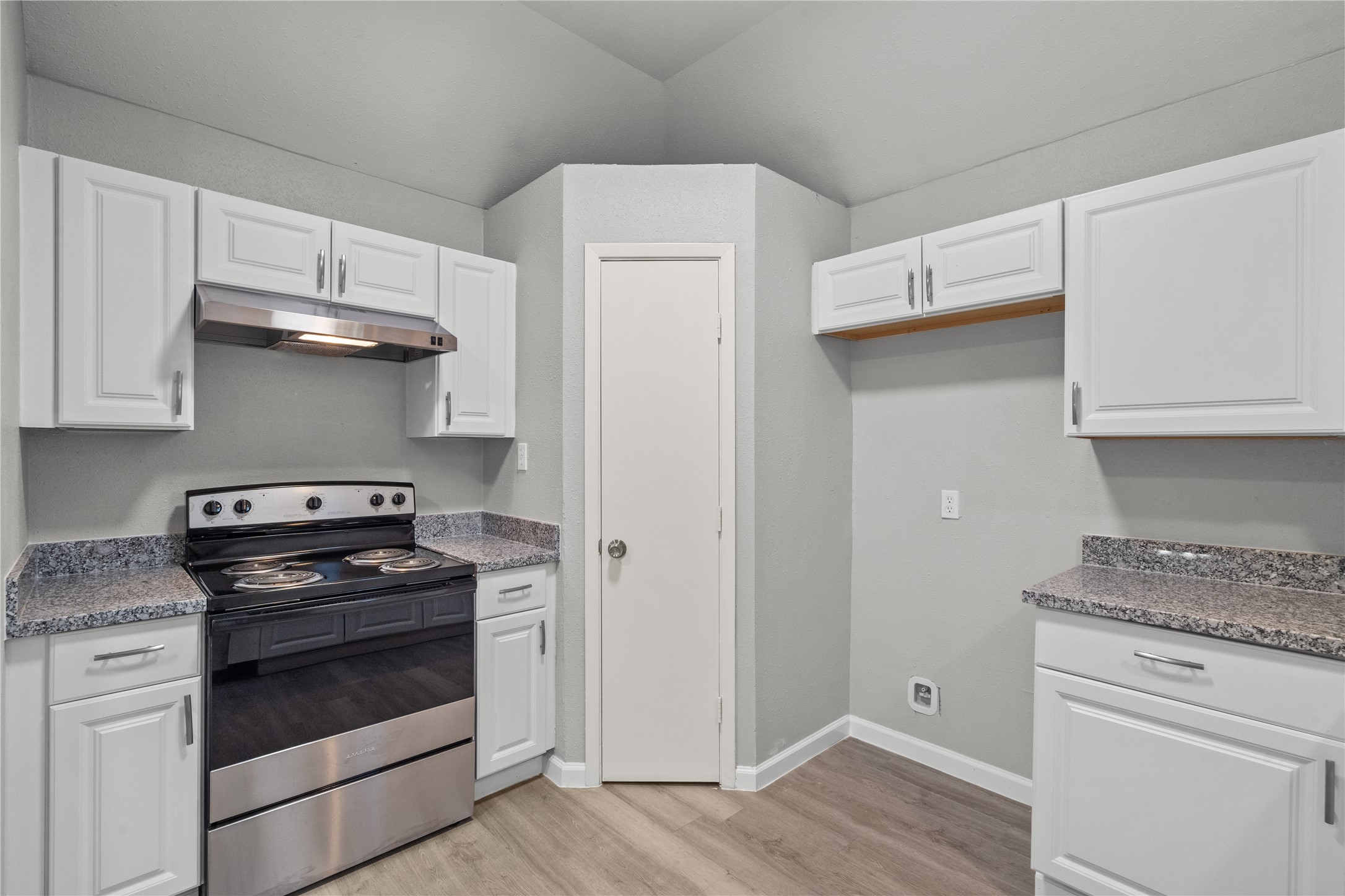 20575 Kings Road New Caney, TX 77357 - Photo 12 of 19 Stainless venthood & brushed nickel hardware.