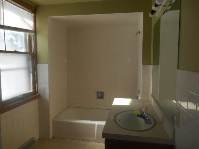 419 North Appleton Road Belvidere, IL 61008 - Photo 7 of 21 a bathroom with a sink and a mirror