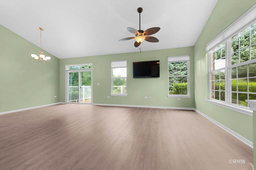 981 Oak Ridge Boulevard Elgin, IL 60120 - Photo 7 of 46 Gallery Image 7