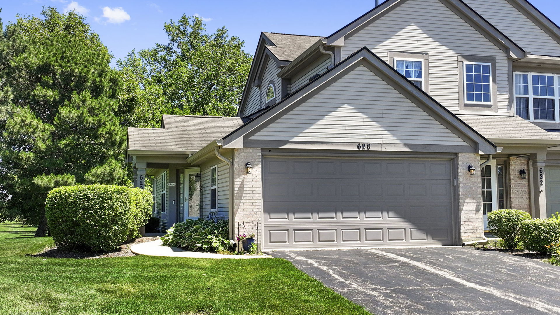 620 Chelsea Court Elgin, IL 60123 - Photo 1 of 22