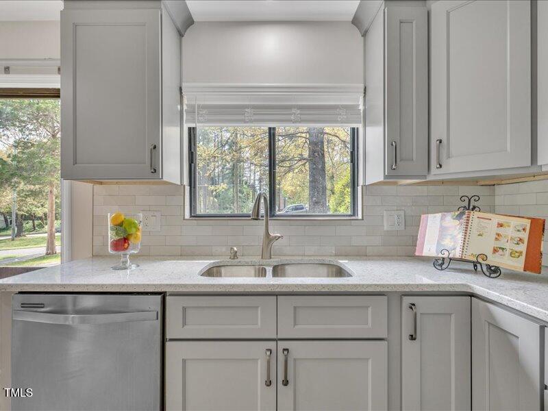 717 East Millbrook Road Raleigh, NC 27609 - Photo 7 of 21