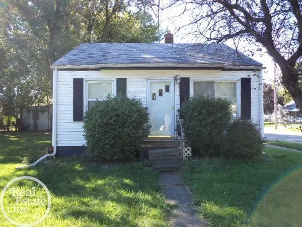 $97,500 | 16400 Curtis Street, Roseville, MI 48066