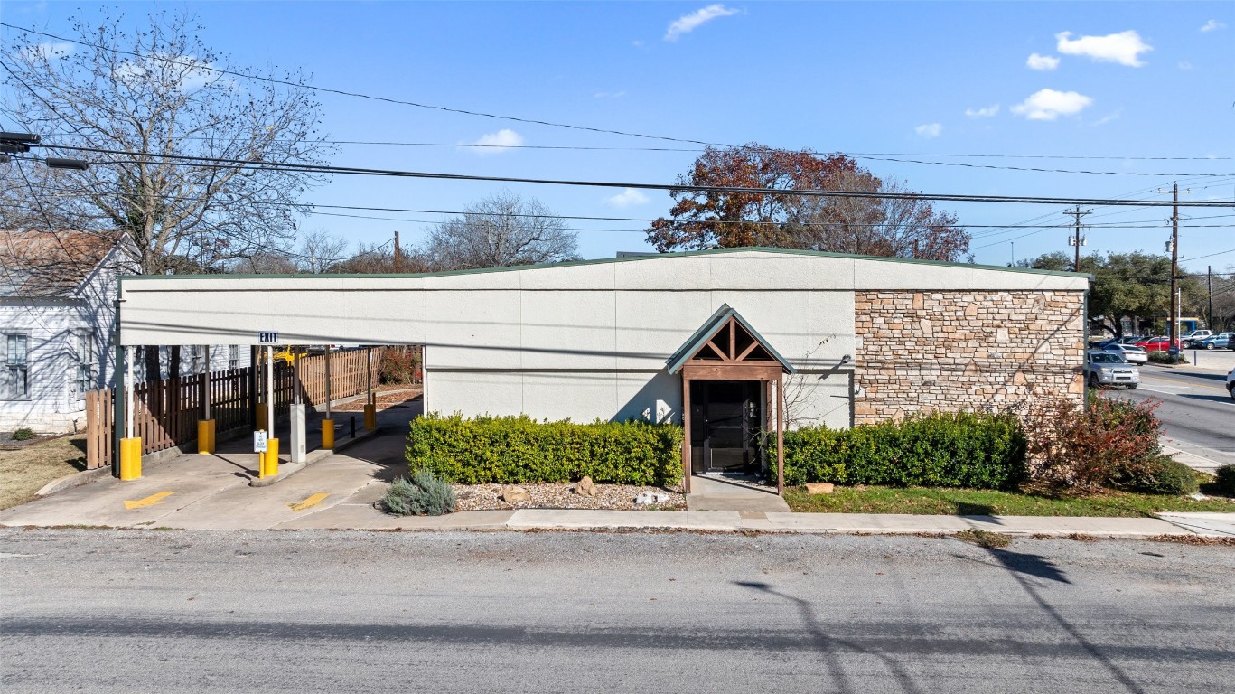 401 Main Street Blanco, TX 78606 - Photo 12 of 36 a front view of a building with garden