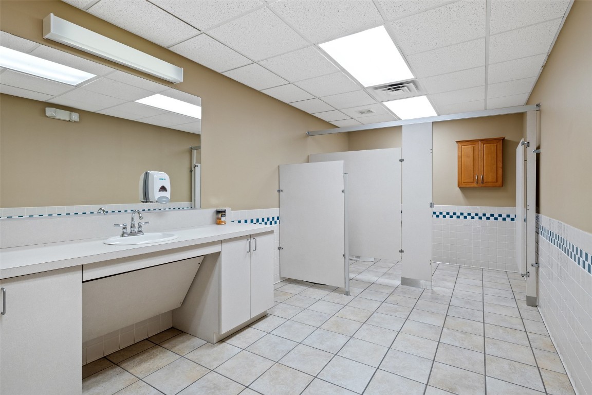 401 Main Street Blanco, TX 78606 - Photo 13 of 36 a bathroom with a sink a toilet and mirror