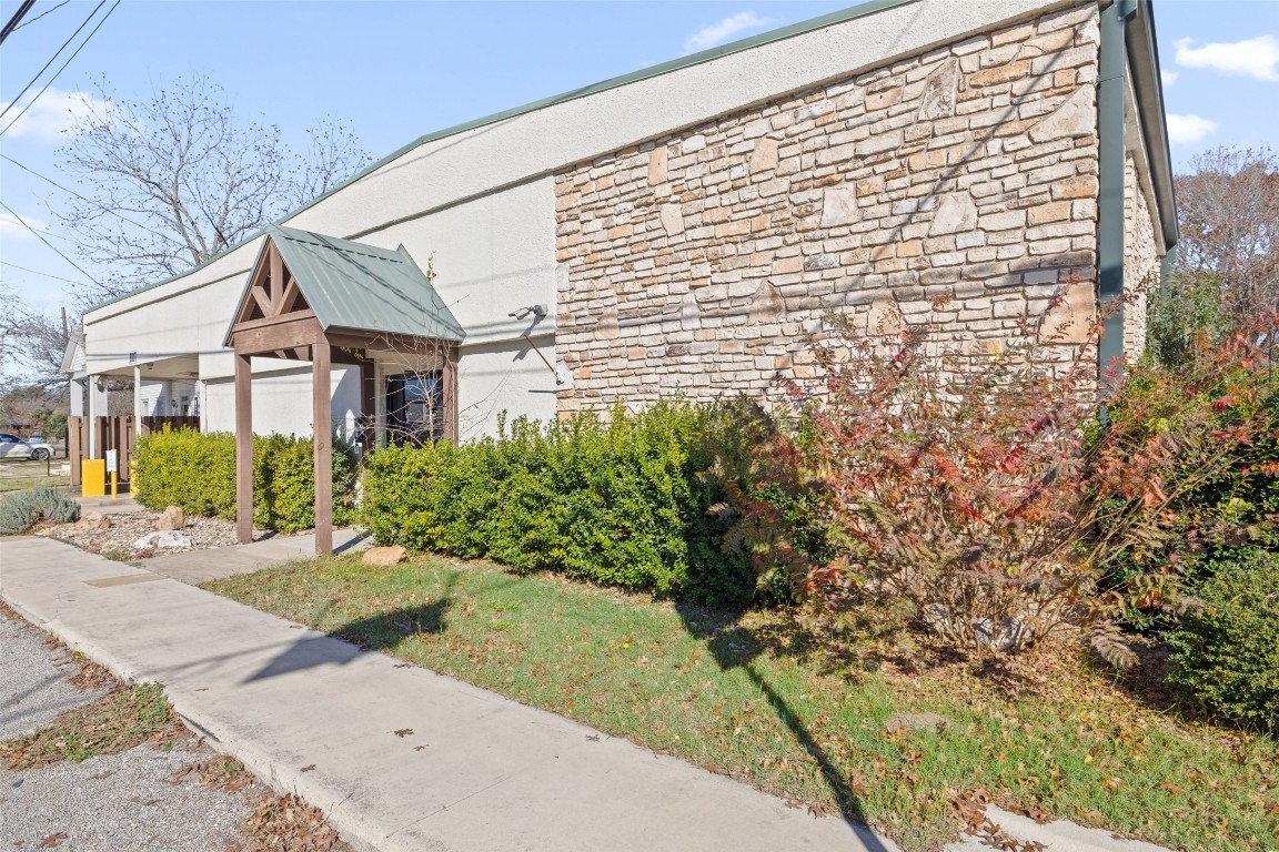 401 Main Street Blanco, TX 78606 - Photo 32 of 36 a backyard of a house with large trees and plants