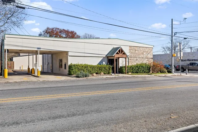 $600,000 | 401 Main Street, Blanco, TX 78606